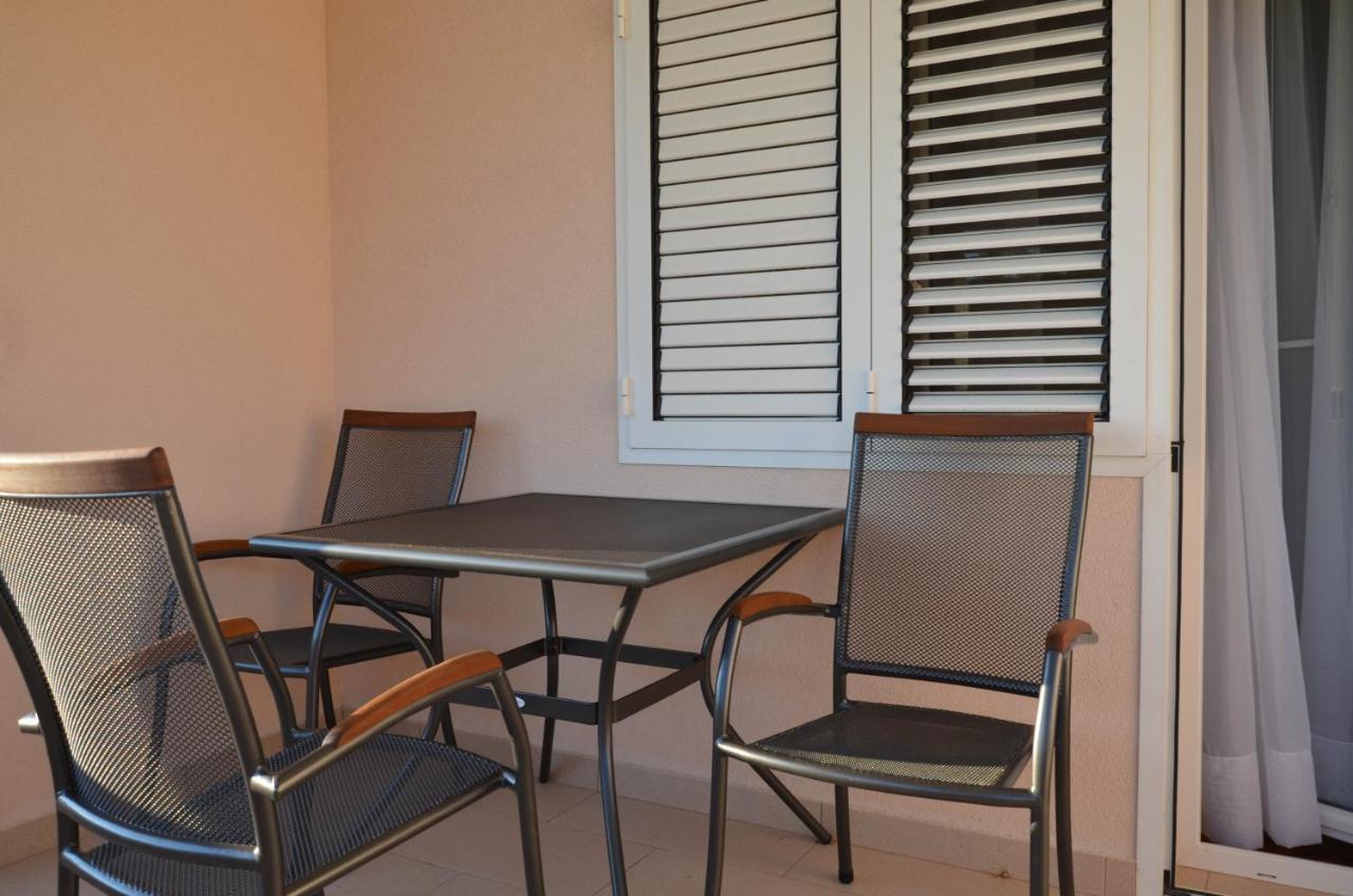 Apartments Tomas Бетина Екстериор снимка